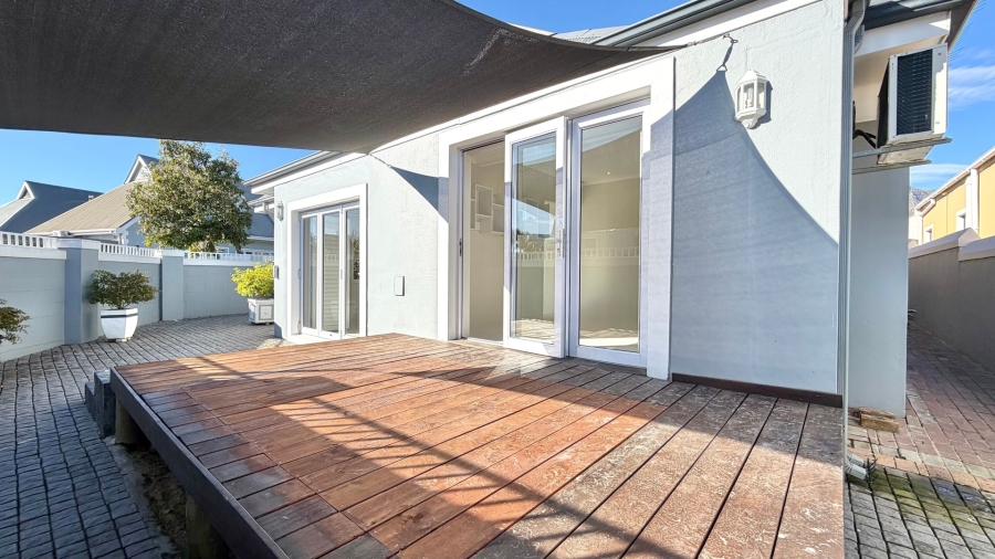 2 Bedroom Property for Sale in Paradyskloof Western Cape